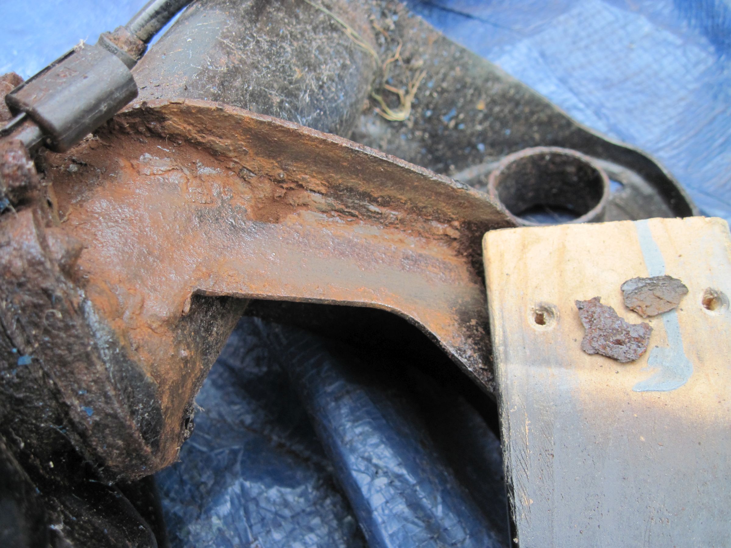 Rear Axle bottom of arm test wire brushed with flakes.JPG